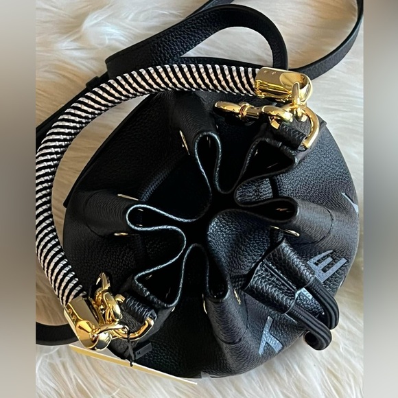 Marc Jacobs The Leather Bucket Bag - Picture 9 of 16
